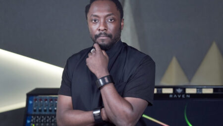 ​Will.i.am unveils Puls band that calls, texts and counts your reps