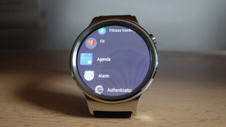 Google delays Android Wear 2.0 to next year, brings Play Store to your wrist