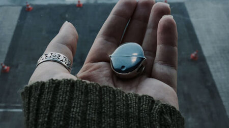 Senstone's smart pendant turns your random thoughts into text