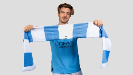Manchester City made a smart football scarf to track those big match feels